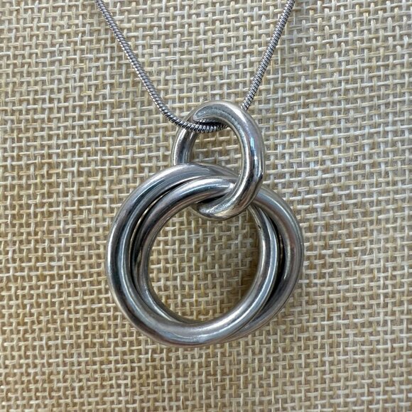 Lani Silver Tone Intertwined Ring Pendant Necklace 23" With Adjustable Chain - Picture 3 of 11